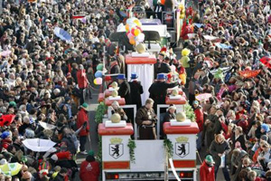 menschenmassen-karnevalszug-berlin