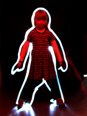 kinderexperimente-lichtumrisse-wasow-01