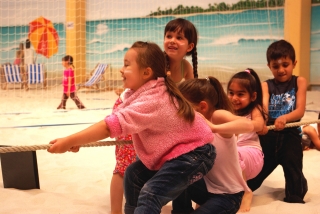 indoor-beach-center-berlin-tauziehen_0