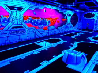schwarzlicht-minigolf-berlin-kreuzberg-2