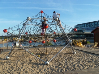 metaxa-bay-klettergeruest-berlin-mitte