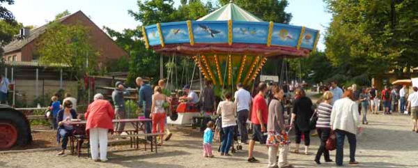 domaene-dahlem-berlin-karussel